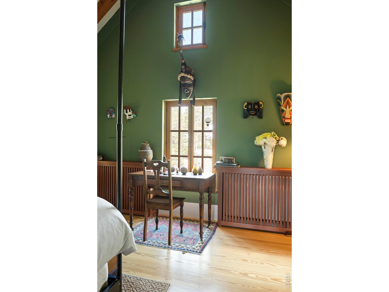 1050 Pine Gold Hill St