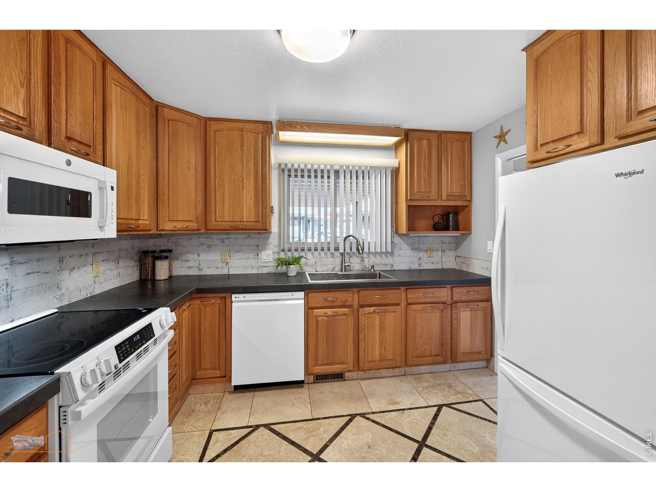 1462 Greenbriar Blvd