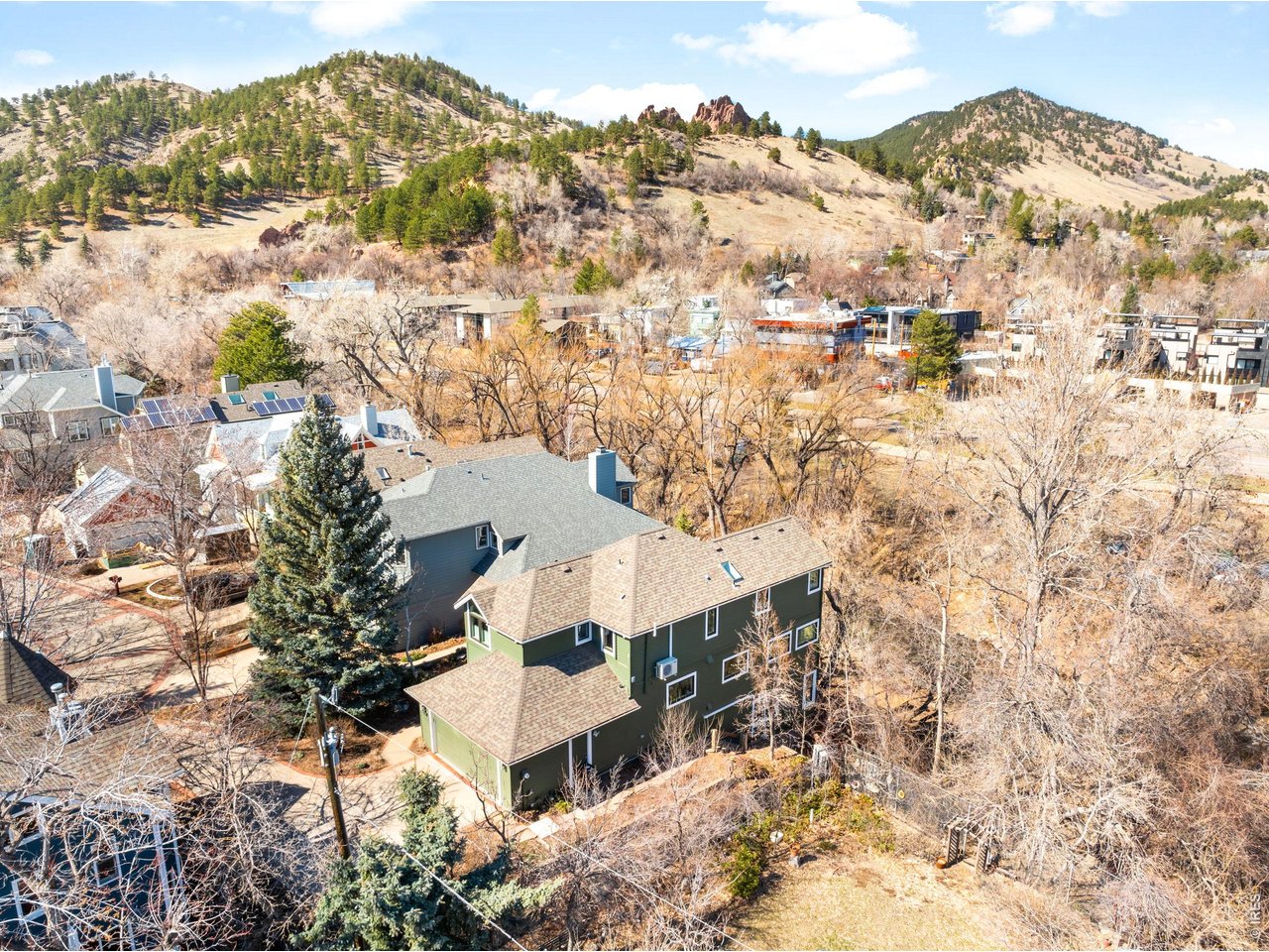 379 W Arapahoe Ln