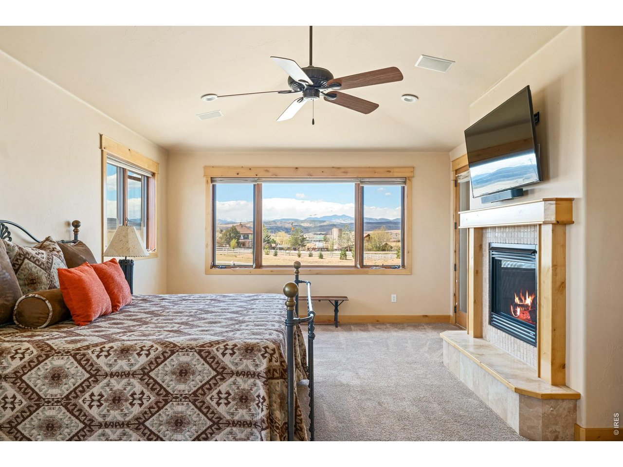 3032 Center Ridge Dr