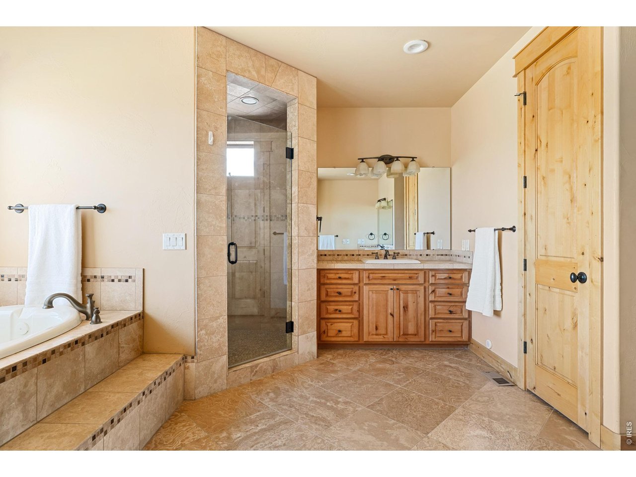 3032 Center Ridge Dr