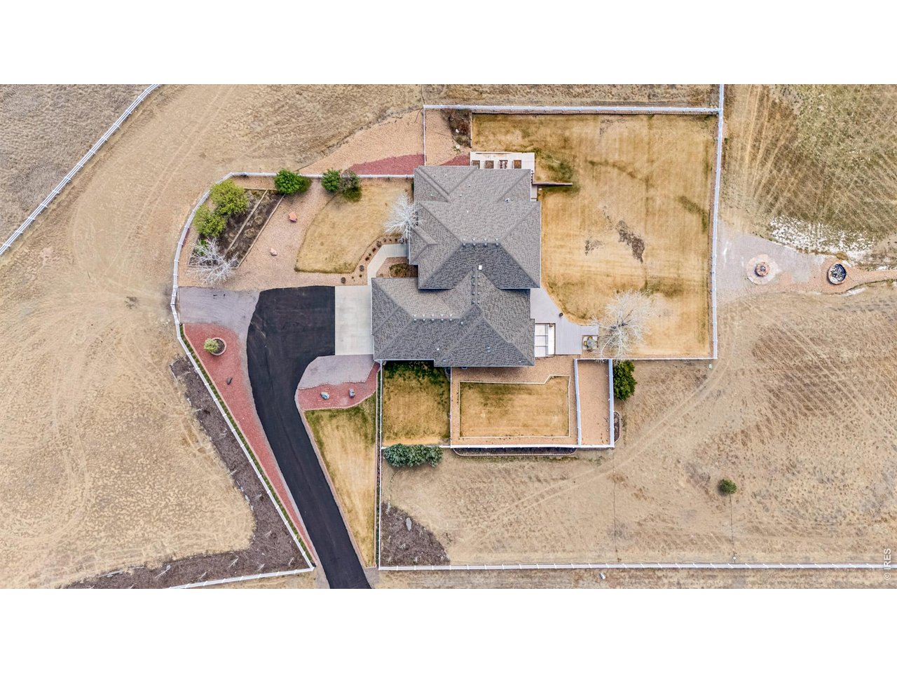 3032 Center Ridge Dr