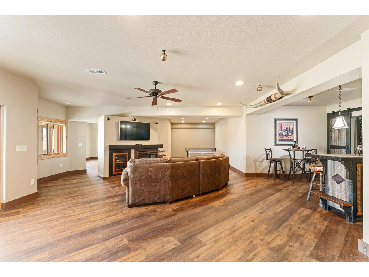 3032 Center Ridge Dr