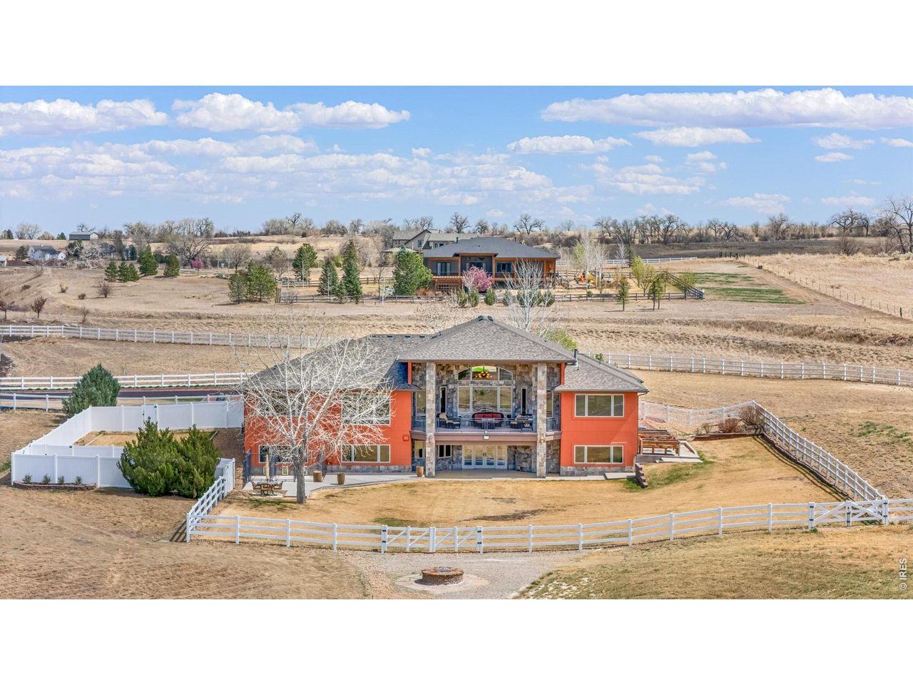3032 Center Ridge Dr