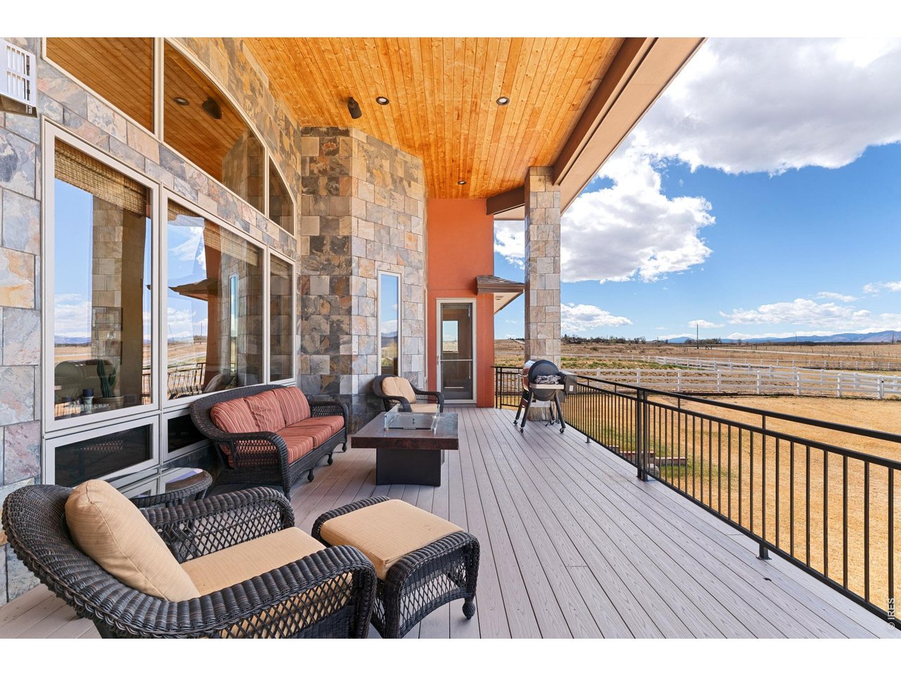 3032 Center Ridge Dr