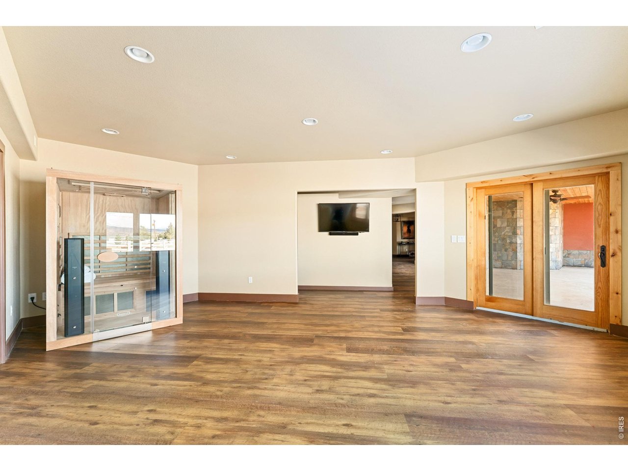 3032 Center Ridge Dr