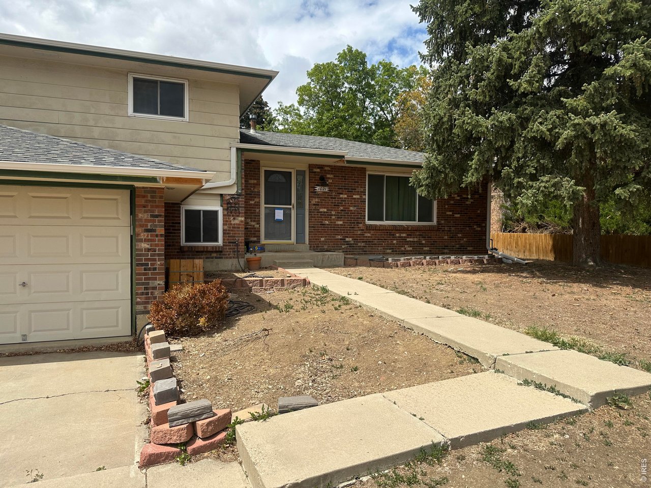 1021 Dexter St