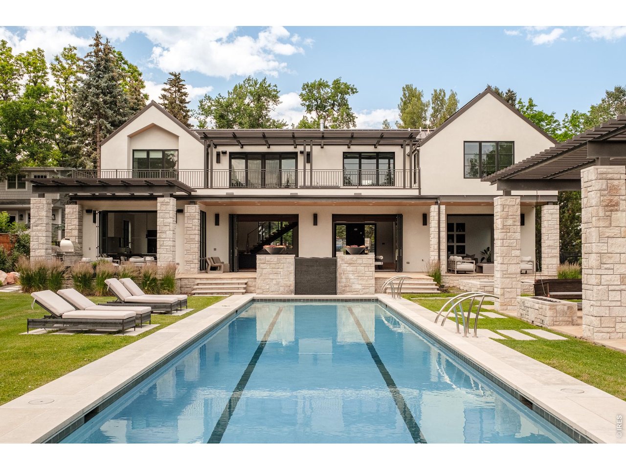 706 Juniper Ave