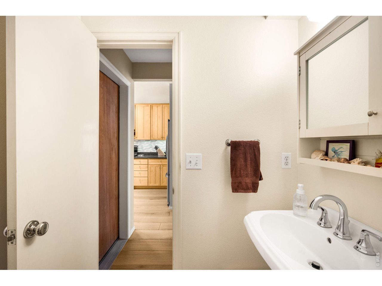 77 Genesee Ct