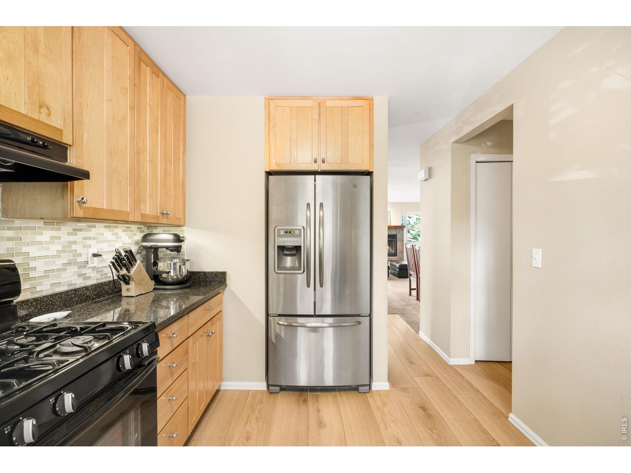 77 Genesee Ct