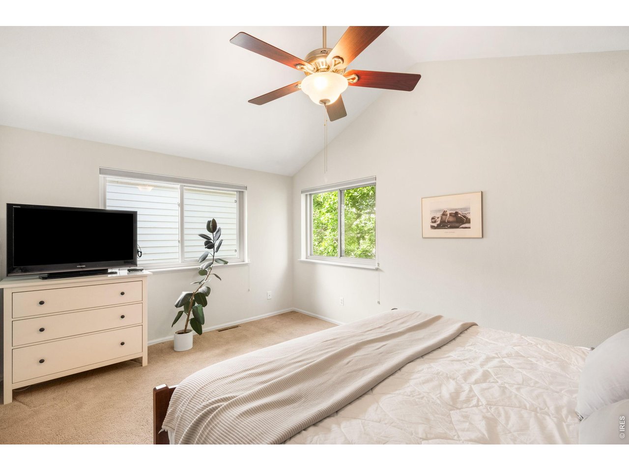 77 Genesee Ct