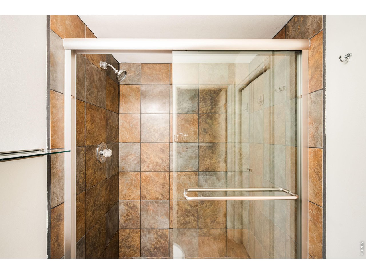 77 Genesee Ct