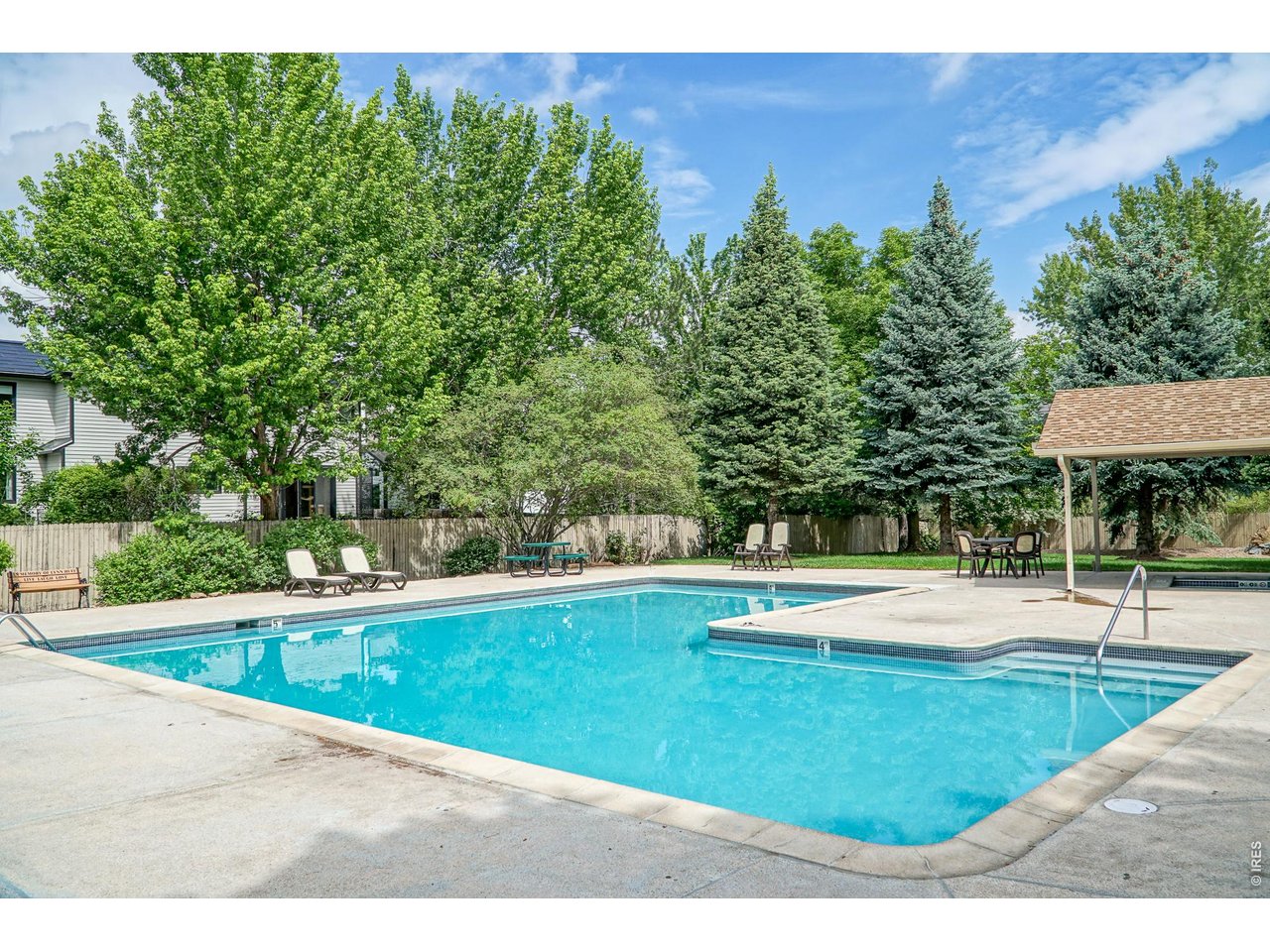 77 Genesee Ct