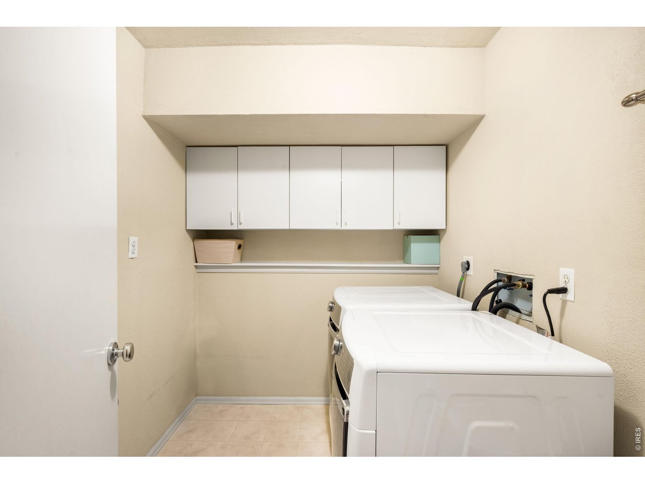 77 Genesee Ct