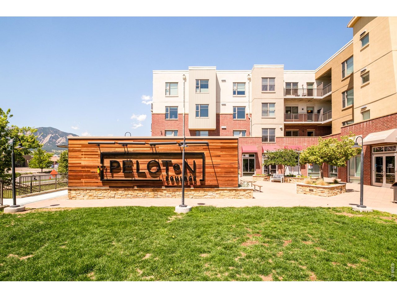3601 Arapahoe Ave 216