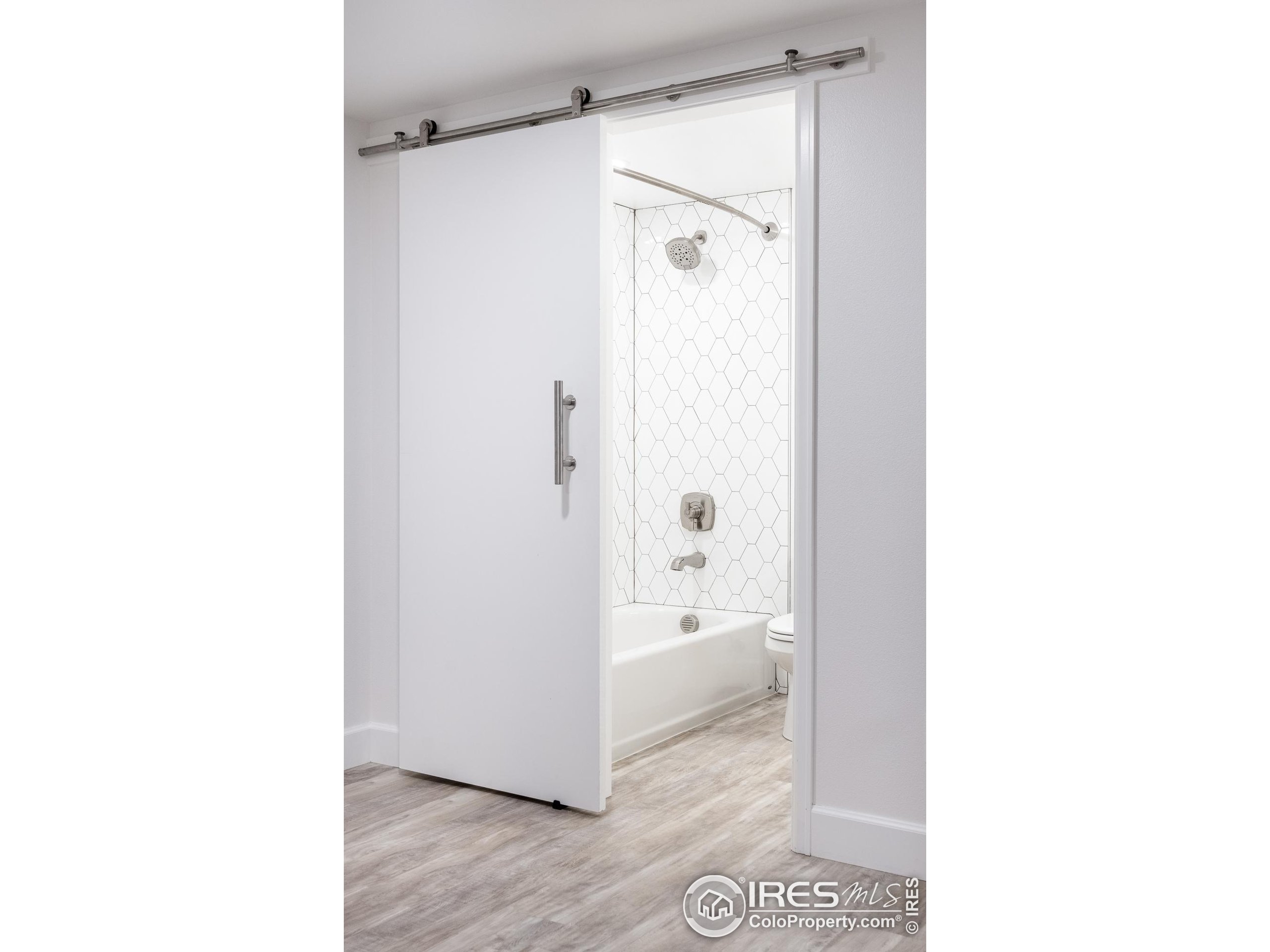 7357 Glacier View Rd