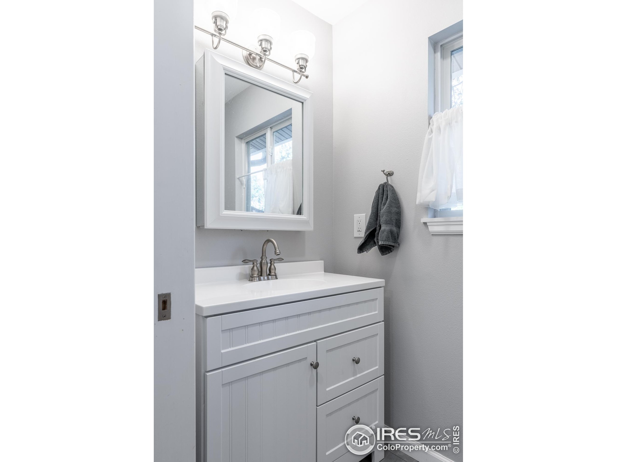 7357 Glacier View Rd