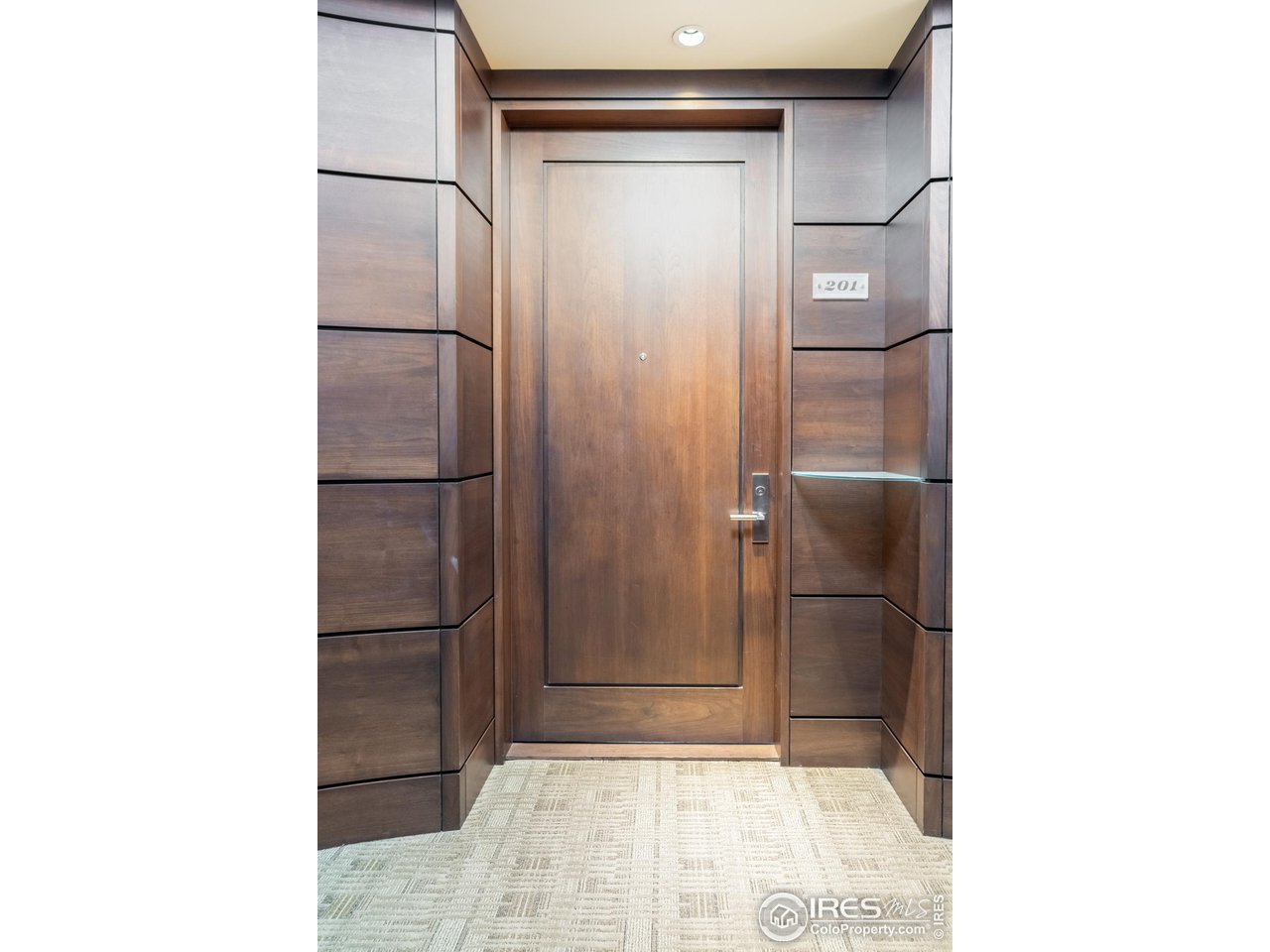 1077 Canyon Blvd Unit: 201