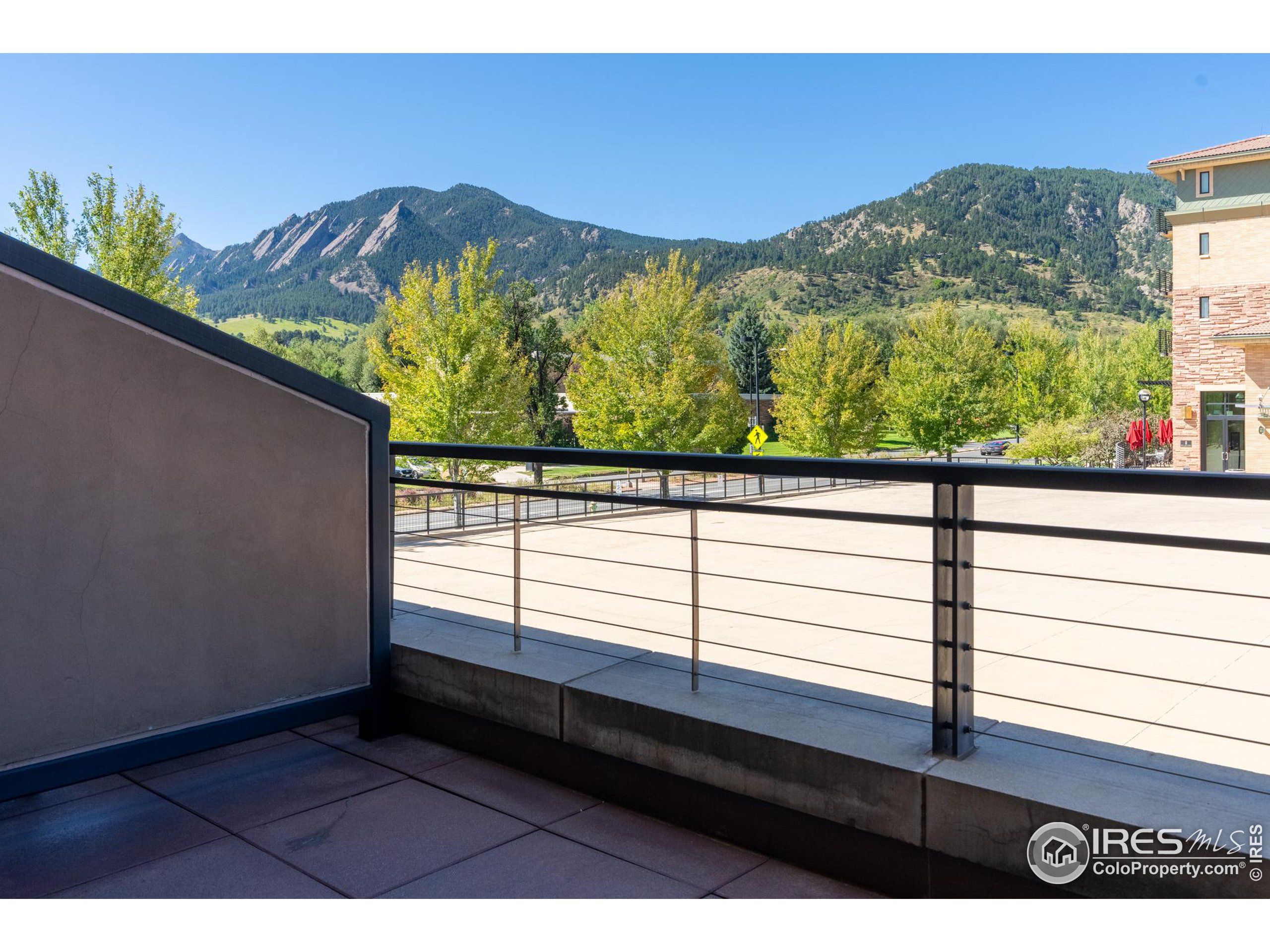 1077 Canyon Blvd Unit: 201