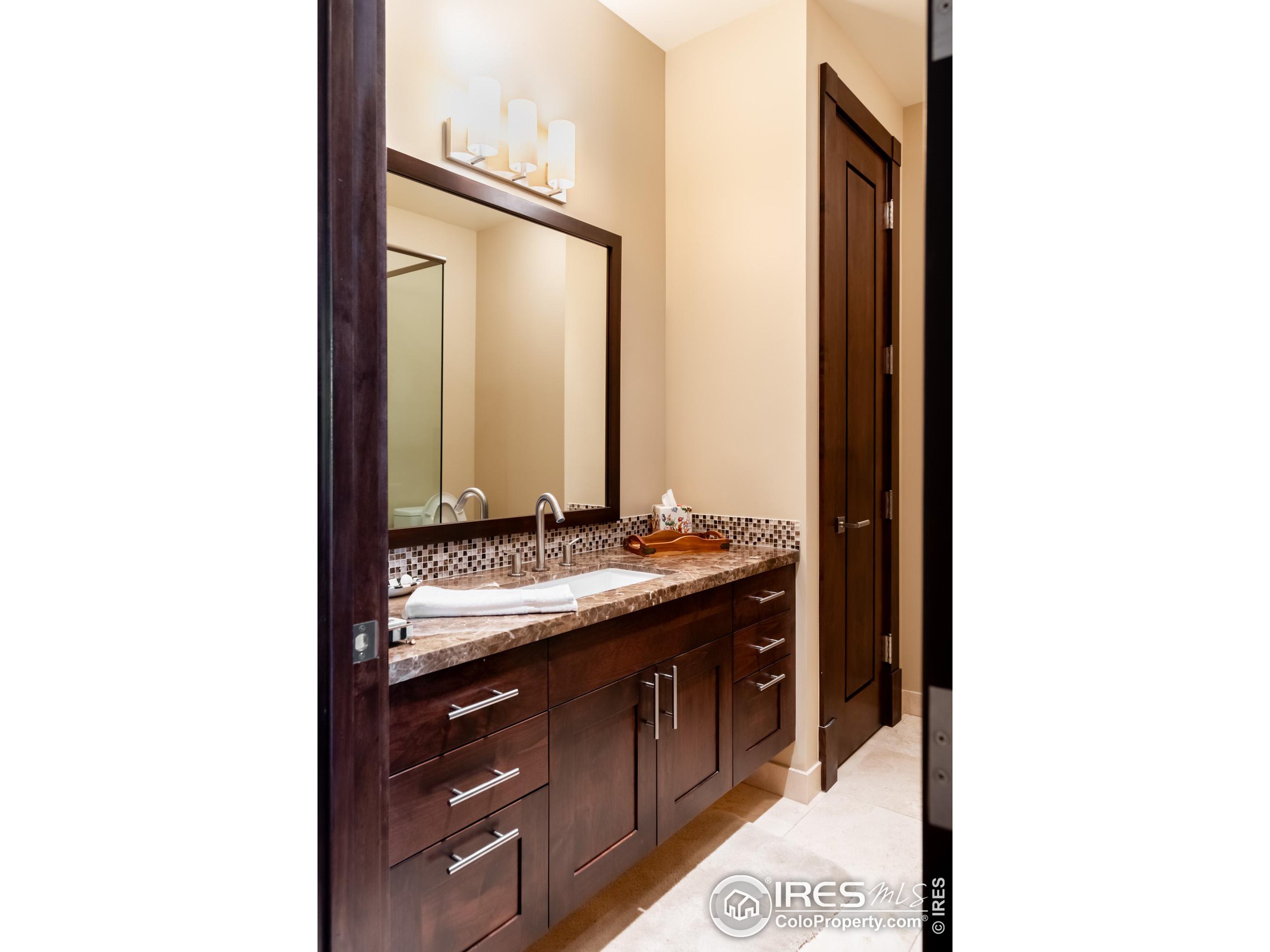 1077 Canyon Blvd Unit: 201