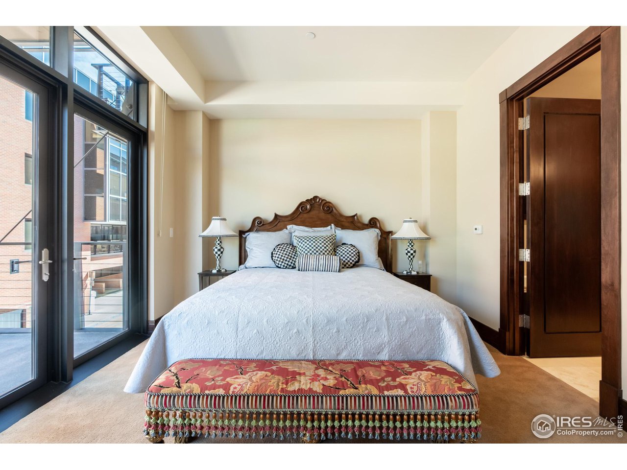 1077 Canyon Blvd Unit: 201