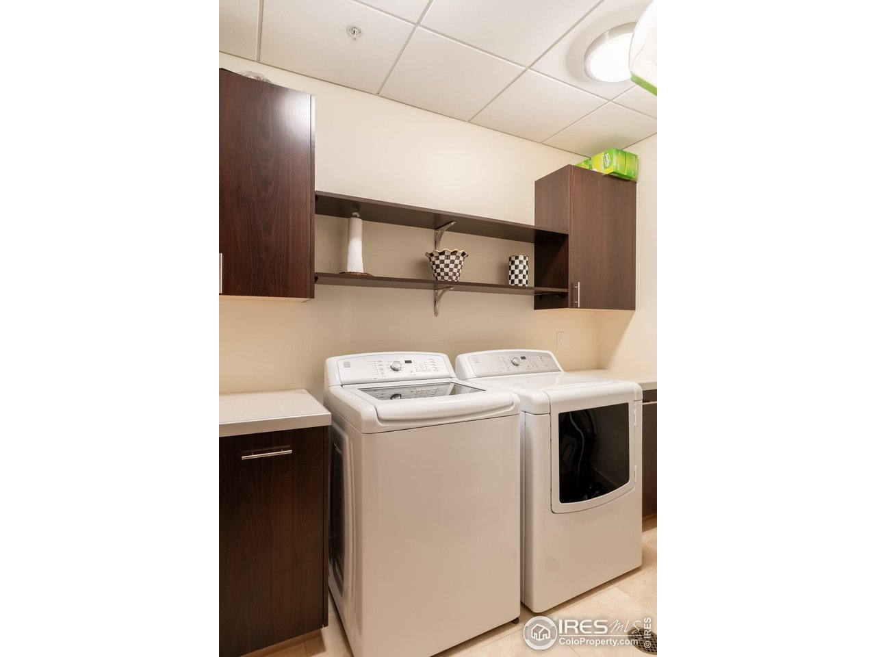 1077 Canyon Blvd Unit: 201