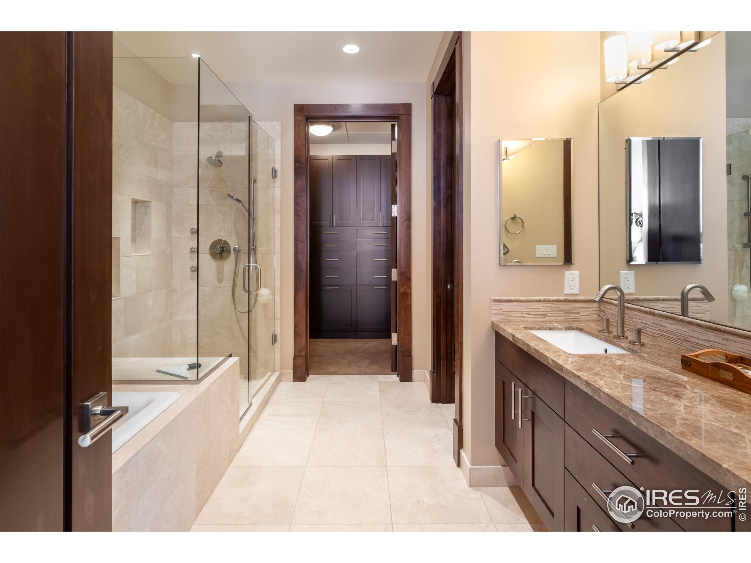 1077 Canyon Blvd Unit: 201