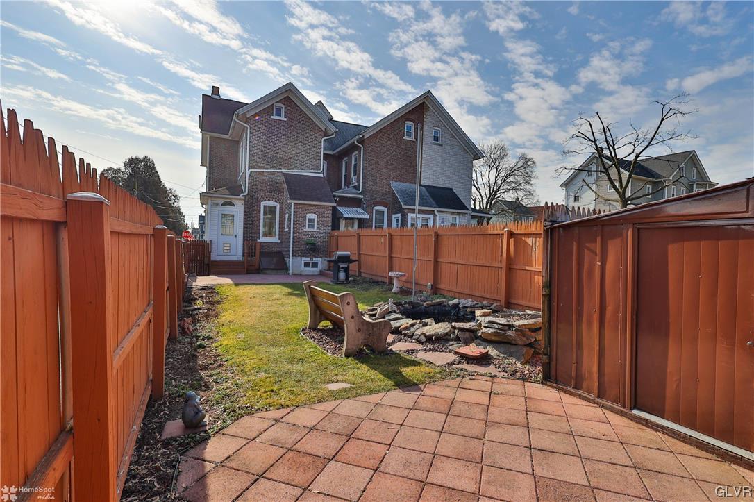 322 Peach Street