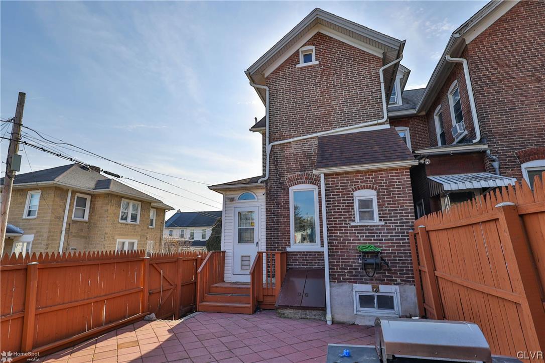 322 Peach Street