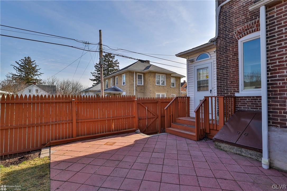 322 Peach Street