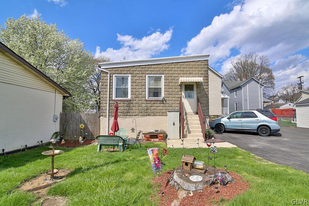 2022 Forest Street