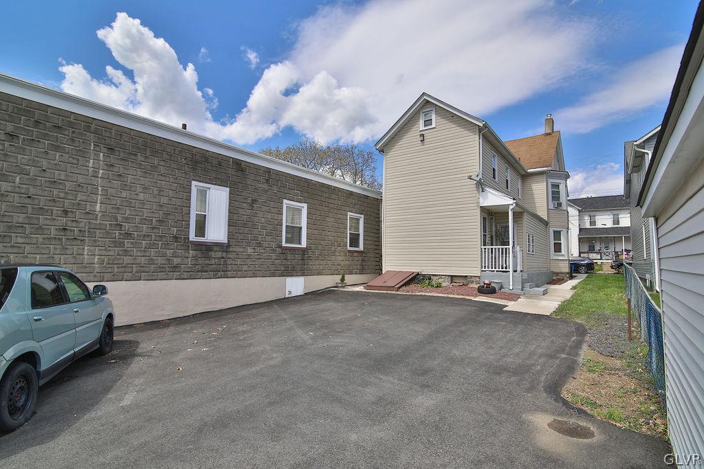 2022 Forest Street