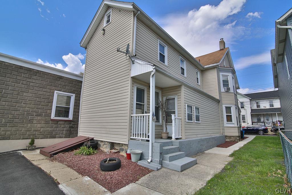 2022 Forest Street