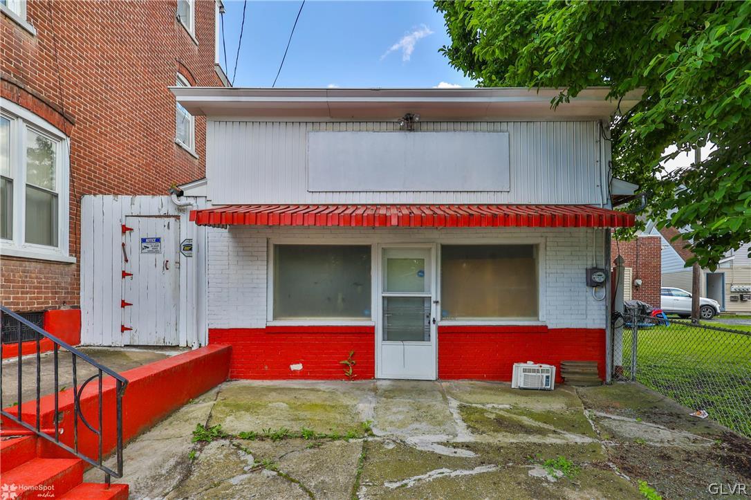 422 West Emaus Avenue