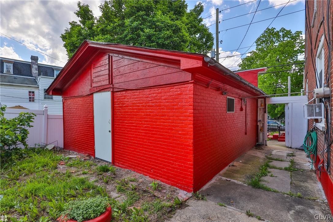 422 West Emaus Avenue