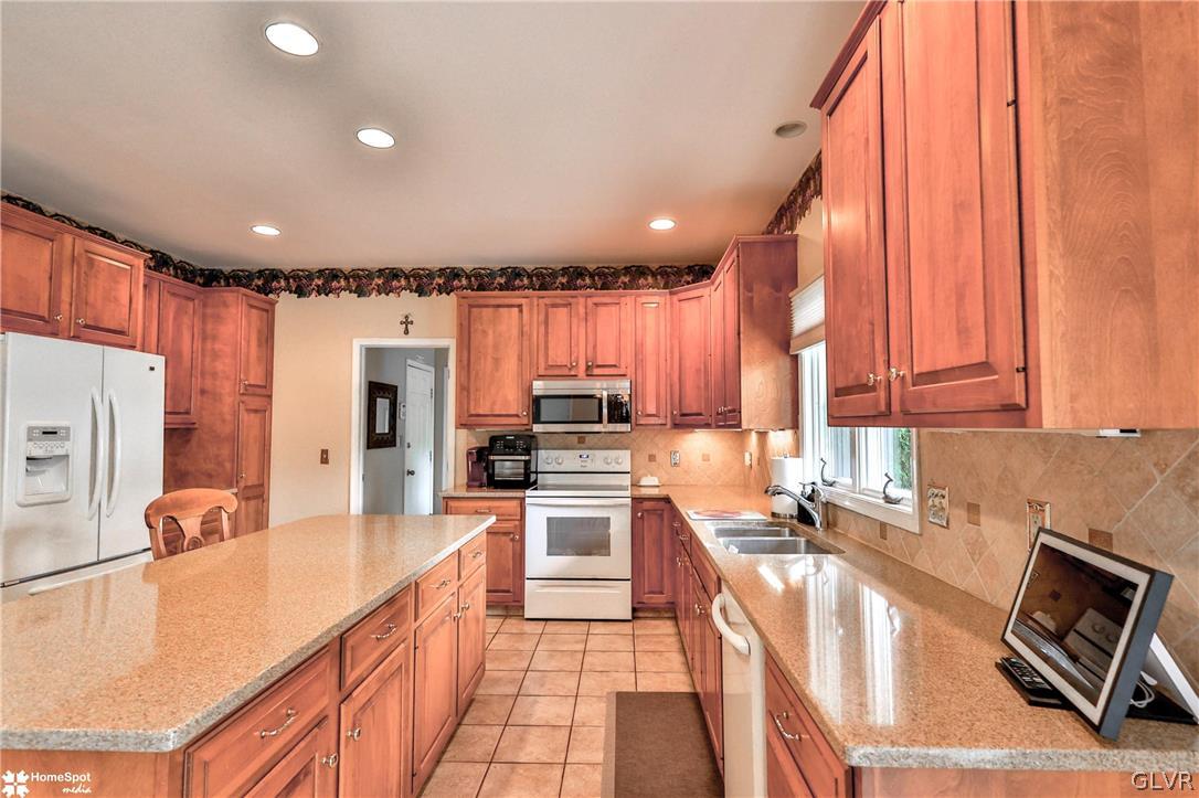 2717 Kingsbridge Lane
