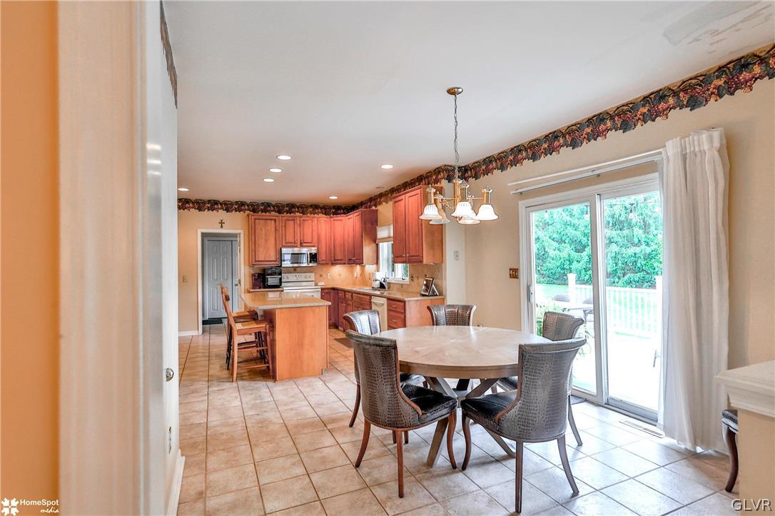 2717 Kingsbridge Lane