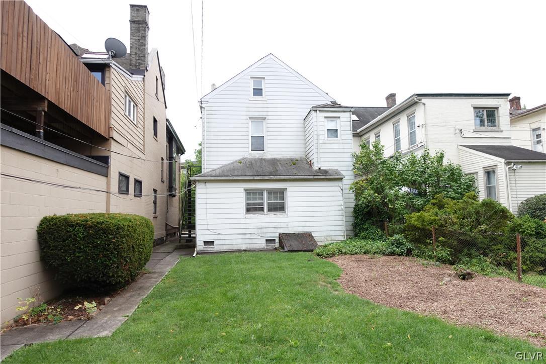 216 West Broad Street