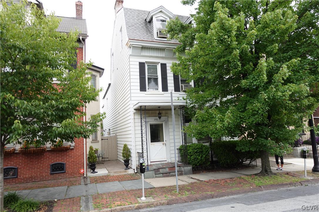 216 West Broad Street
