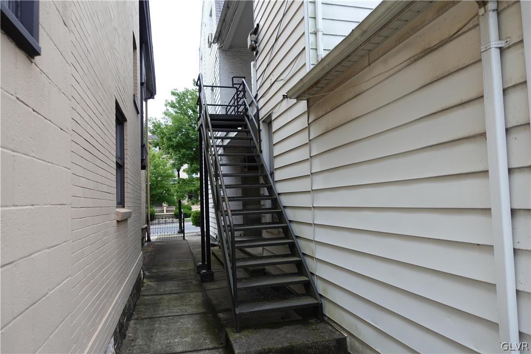 216 West Broad Street