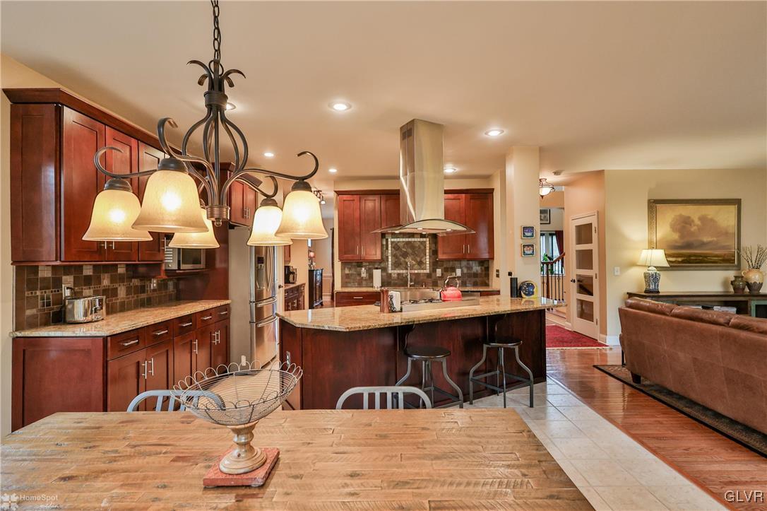 875 Ramblewood Drive