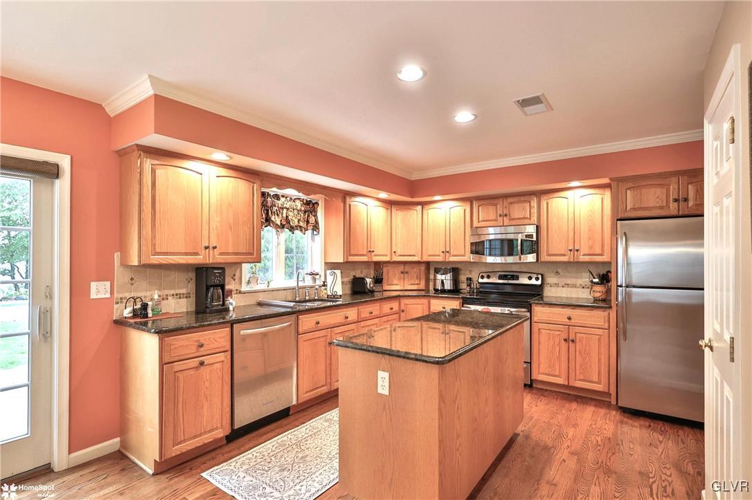 1135 Wellington Circle