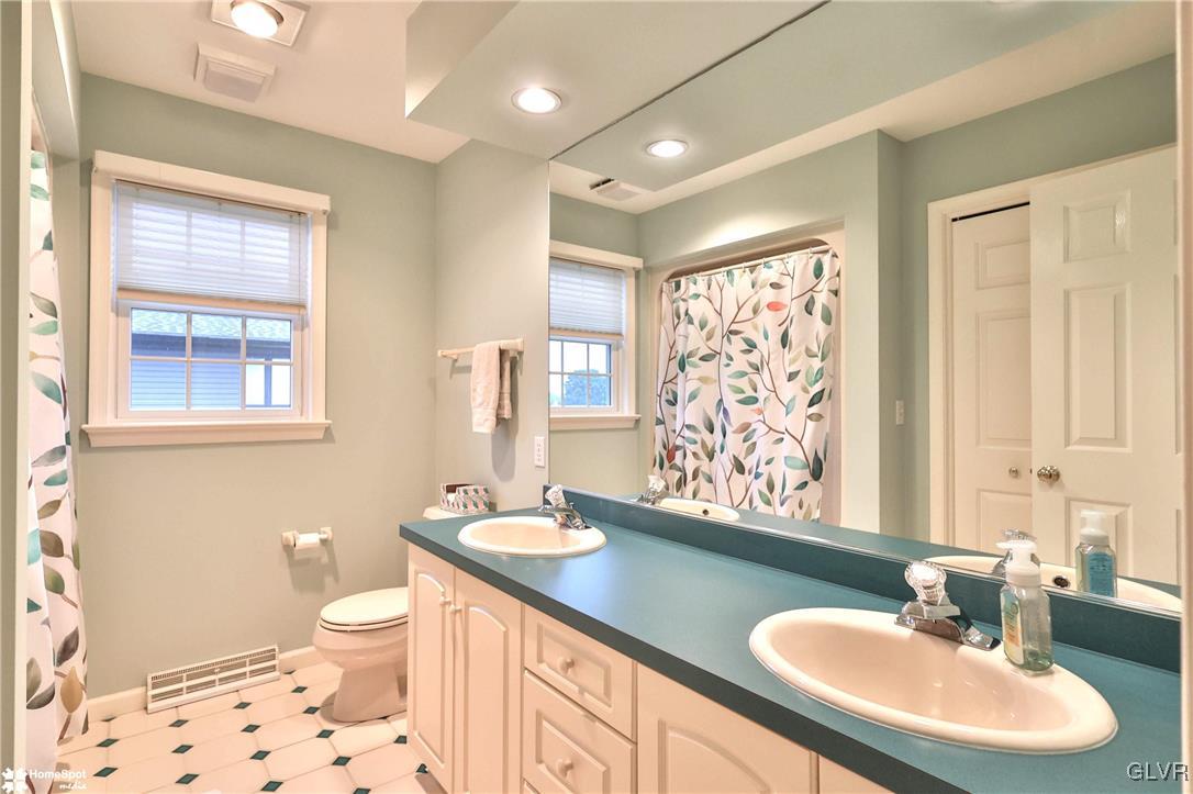 1135 Wellington Circle
