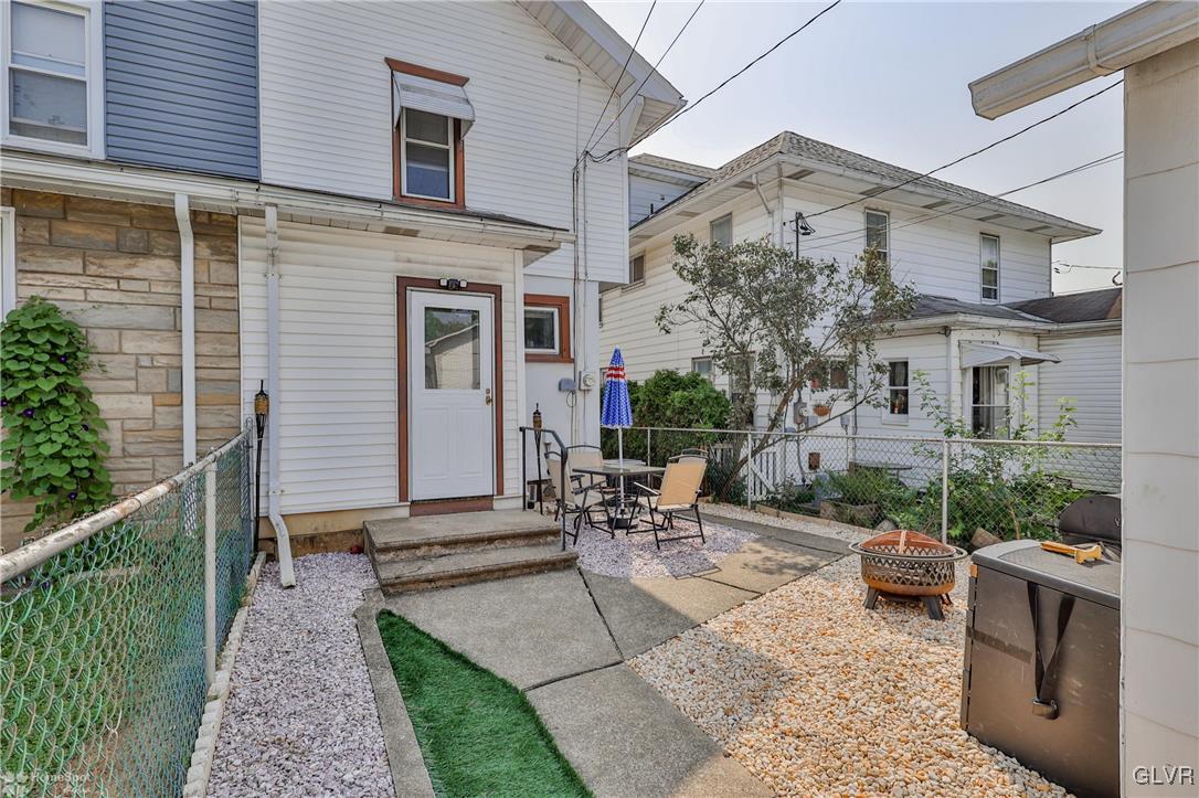 919 Fernwood Street