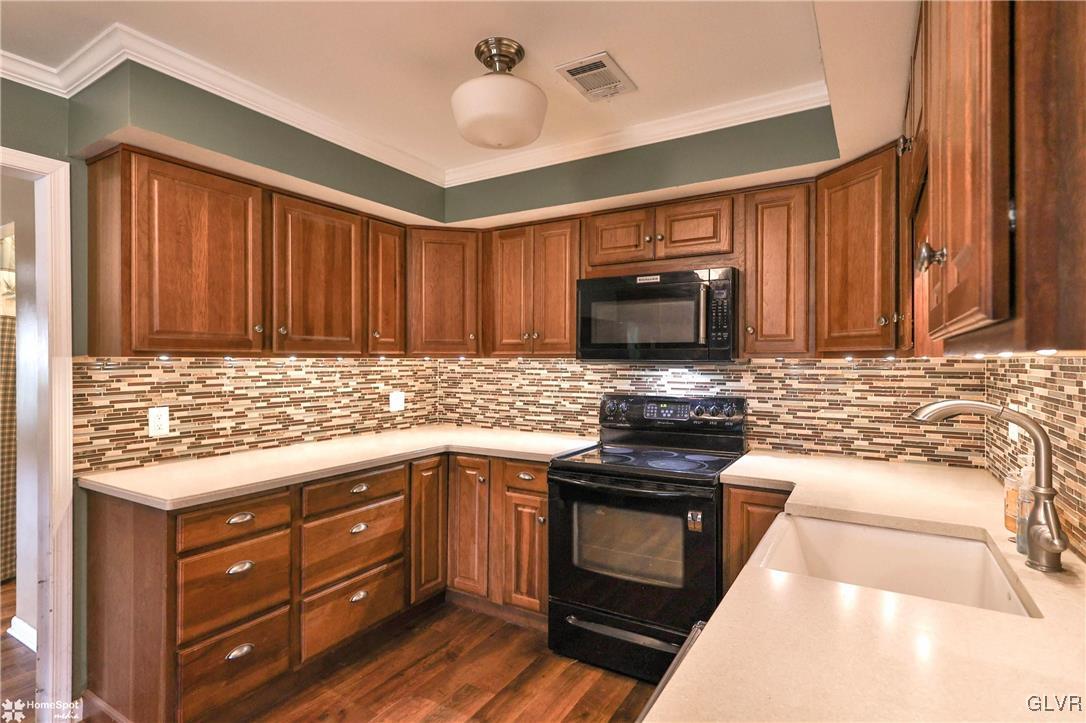 10 Whittier Court