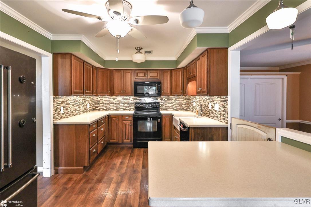 10 Whittier Court