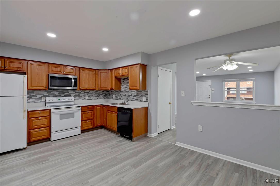 2858 Rhonda Lane