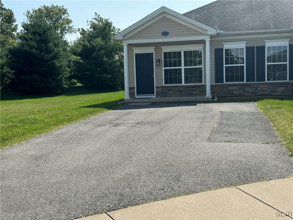 206 Huntington Lane