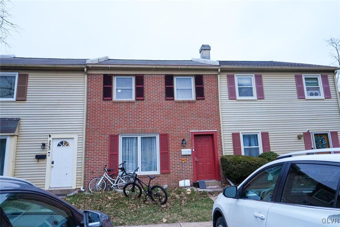 225 Plymouth Court