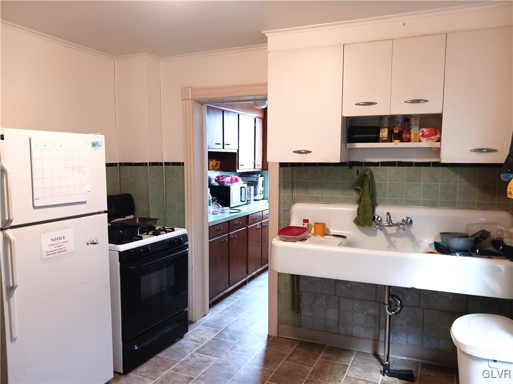 933 East 5Th Street